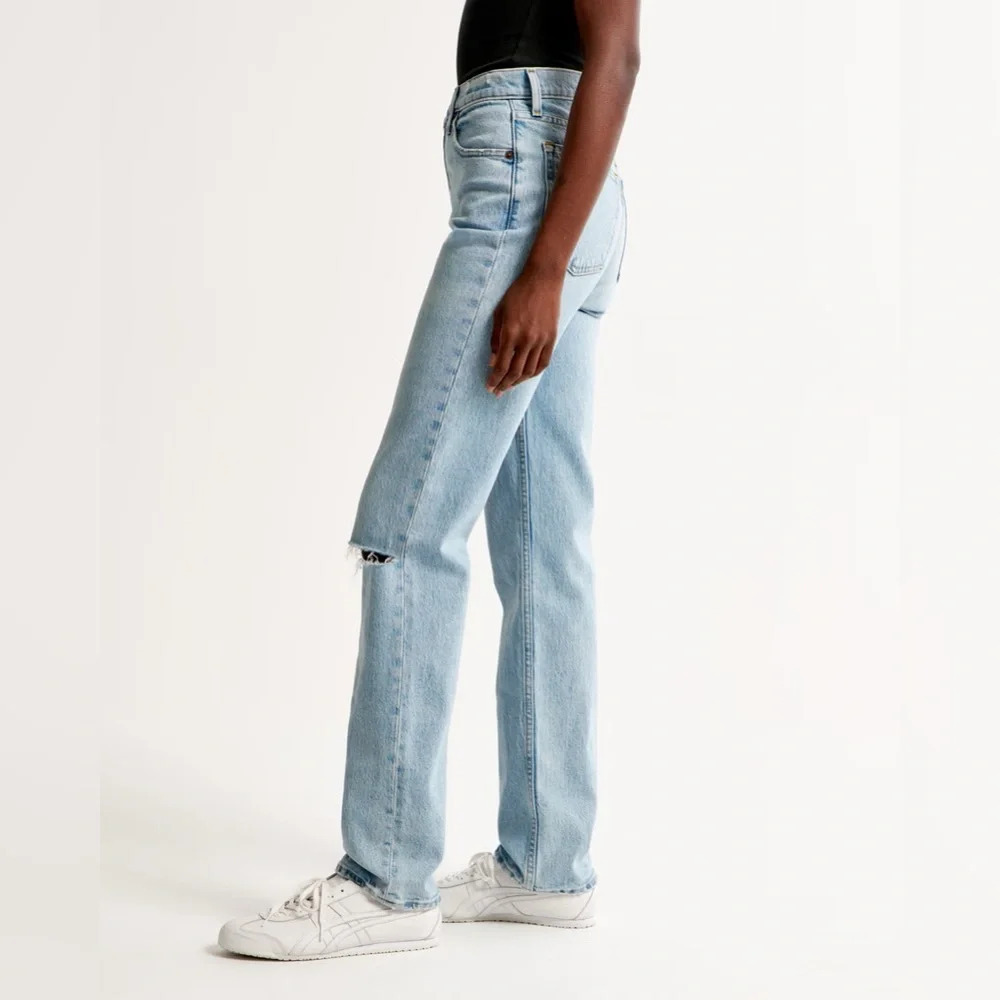 Abercrombie 90s High Rise Straight Ultra Distressed Light Wash Jeans Size 29